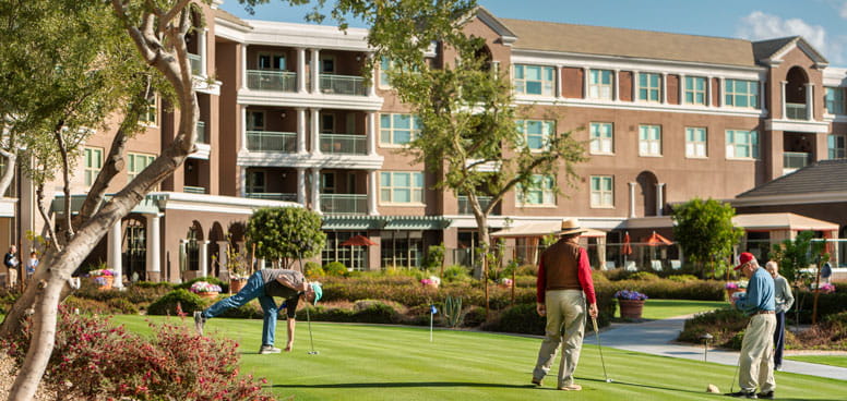 Residents enjoy the putting green at Vi at Silverstone.